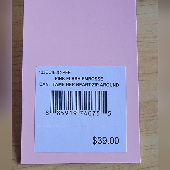 JUICY COUTURE Pink Heart Zip Around Wristlet - Picture 3 of 7